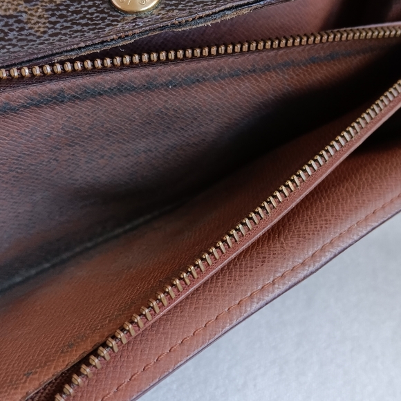 Louis Vuitton Monogram Wallet - Picture 10 of 16